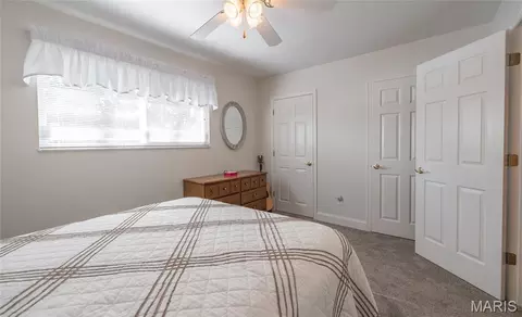 Bedroom - 749 Squaw Rd, Cuba, MO 65453 photo 6 of 8