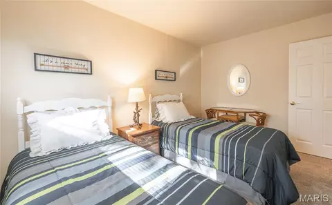 Bedroom - 749 Squaw Rd, Cuba, MO 65453 photo 2 of 8