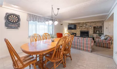 Dining - 749 Squaw Rd, Cuba, MO 65453 photo 2 of 3