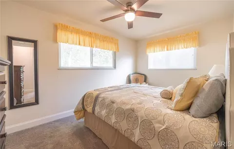 Bedroom - 749 Squaw Rd, Cuba, MO 65453 photo 7 of 8