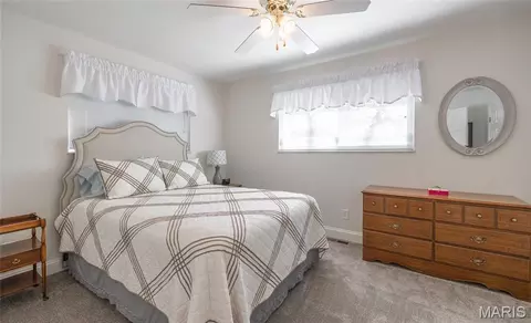 Bedroom - 749 Squaw Rd, Cuba, MO 65453 photo 5 of 8