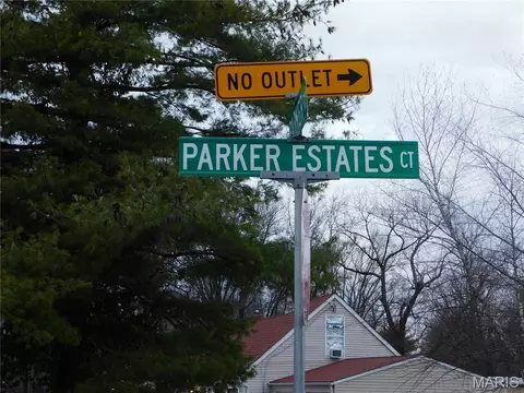 12034 Parker Estates Ct, Florissant, MO 63033