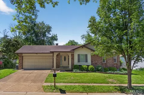 1421 Nancy Lee Dr, Saint Louis, MO 63146