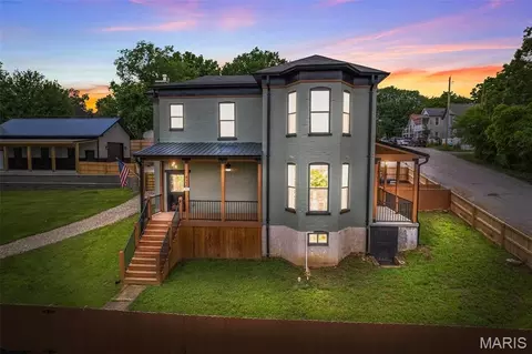 422 N 2nd St, De Soto, MO 63020