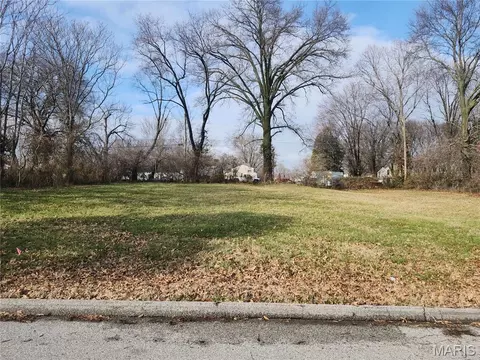 9053 Bobb Ave, Saint Louis, MO 63114