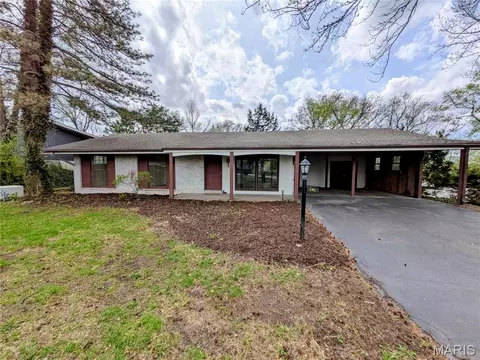 141 Meadowlark Dr, Saint Louis, MO 63146