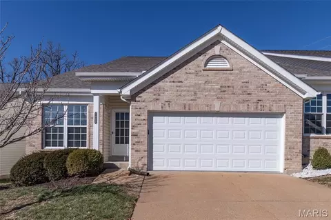1007 Arbor Pointe Dr, Manchester, MO 63088