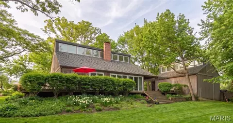 2825 Clayton Forest Ct, Saint Louis, MO 63131