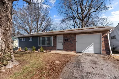 10132 Dellridge Ln, Saint Louis, MO 63136