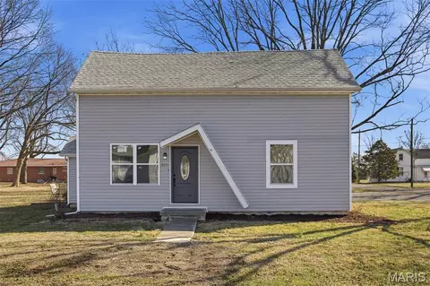 320 N Oak St, Breese, IL 62230
