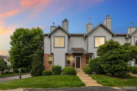 4401 Sherman Park Dr, Saint Charles, MO 63303