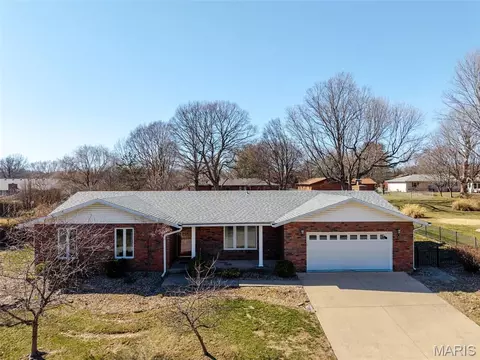 208 Matterhorn Ct, Glen Carbon, IL 62034