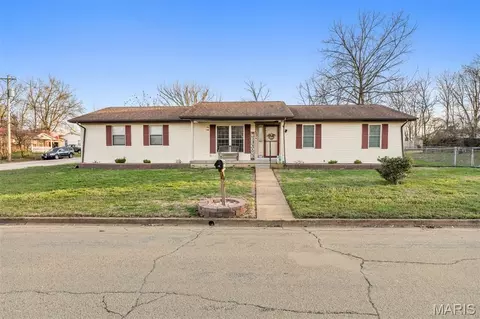 102 Laura St, Farmington, MO 63640