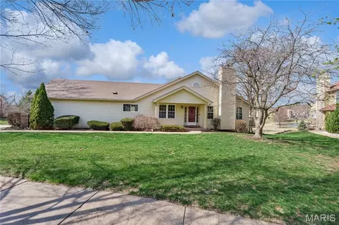 12000 Autumn Lakes Dr, Maryland Heights, MO 63043
