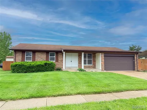 1052 Deleon Ct, Fenton, MO 63026