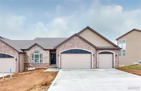 112 Canyon Creek Cir, Moscow Mills, MO 63362