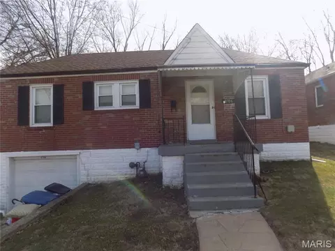 8706 Kendale Dr, Saint Louis, MO 63114
