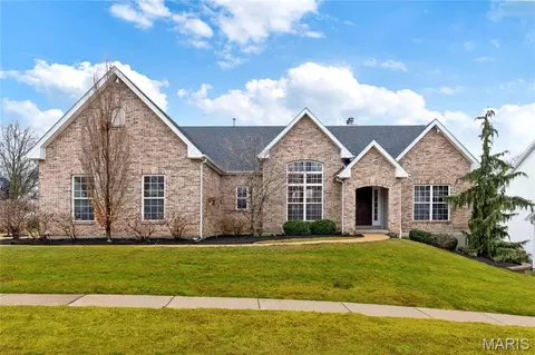 11040 Sandistan Dr, Saint Louis, MO 63146