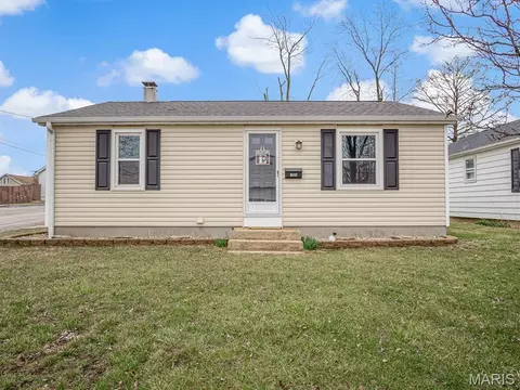 100 Lemen St, Waterloo, IL 62298