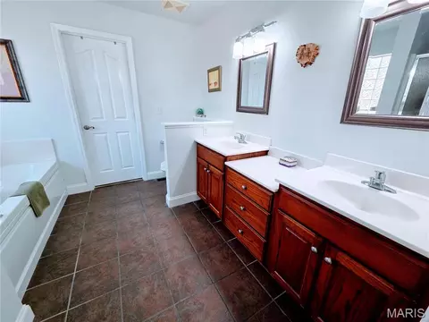 Bath - 10535 Limestone Ln, Rolla, MO 65401 photo 6 of 7