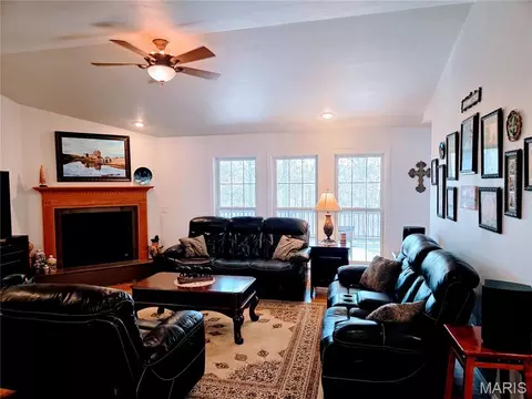Living - 10535 Limestone Ln, Rolla, MO 65401 photo 2 of 4