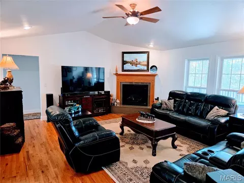 Living - 10535 Limestone Ln, Rolla, MO 65401 photo 1 of 4