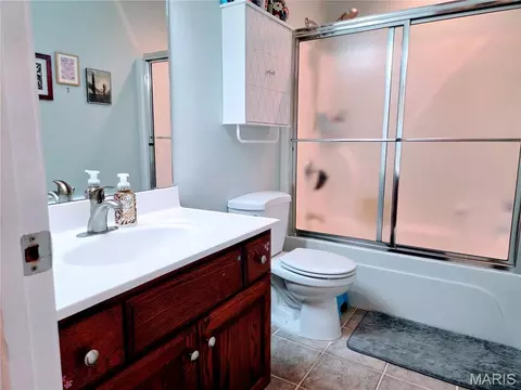 Bath - 10535 Limestone Ln, Rolla, MO 65401 photo 2 of 7