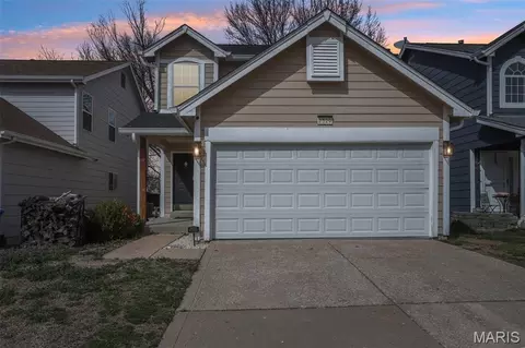 2329 Hunters Crest Dr, Wildwood, MO 63038
