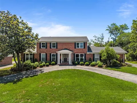 723 Wayfield Dr, Saint Louis, MO 63132