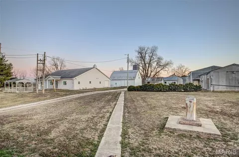 1341 Schleeper Ln, Golden Eagle, IL 62036
