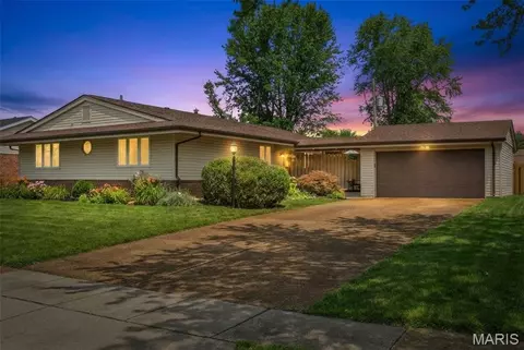 12509 Larkwood Dr, Saint Louis, MO 63146