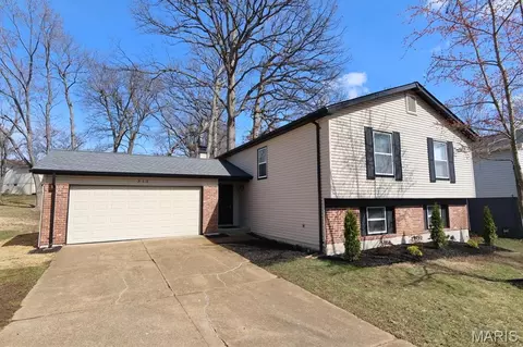313 Brightfield Dr, Ballwin, MO 63021