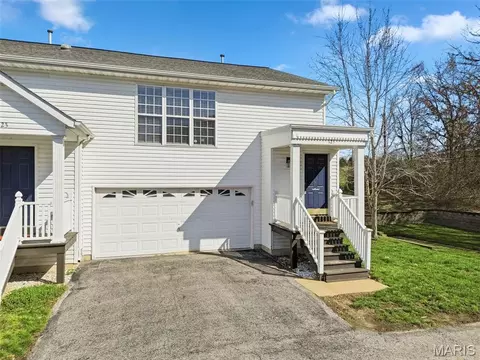 125 Town Square Ct, Eureka, MO 63025