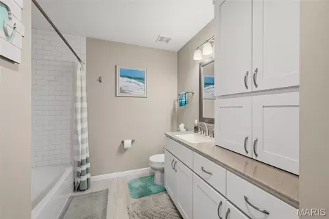 Bath - 1014 Maywood Dr, Eureka, MO 63025 photo 3 of 6