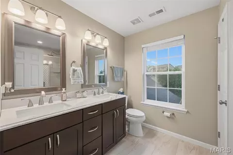 Bath - 1014 Maywood Dr, Eureka, MO 63025 photo 1 of 6
