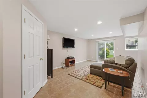 Living - 1014 Maywood Dr, Eureka, MO 63025 photo 3 of 3