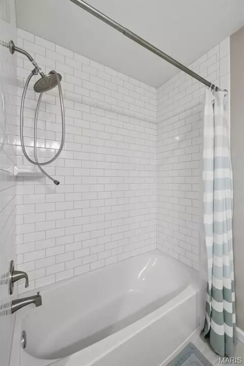 Bath - 1014 Maywood Dr, Eureka, MO 63025 photo 4 of 6