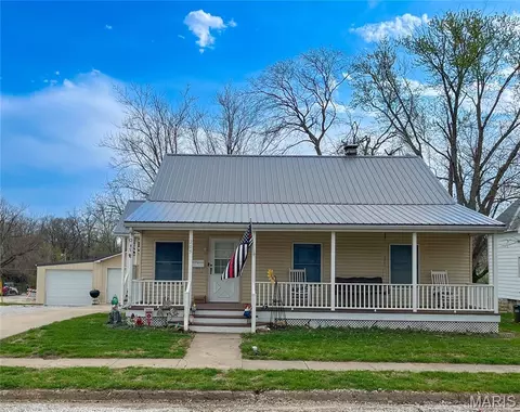 205 Ruby St, Paris, MO 65275