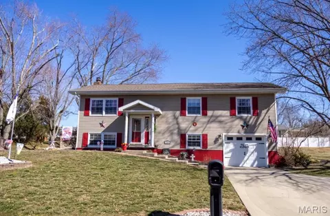 776 S Buhrman St, Nashville, IL 62263
