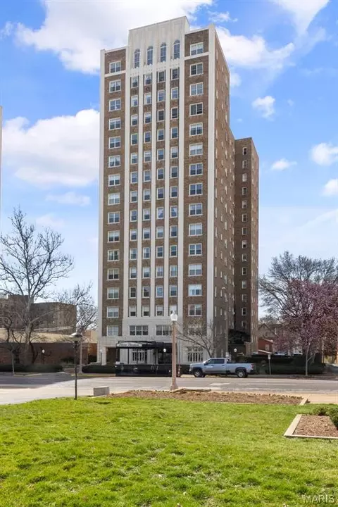 4440 Lindell Blvd #701, Saint Louis, MO 63108