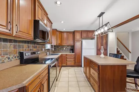 Kitchen - 2788 Highway Ff, Eureka, MO 63025 photo 2 of 7