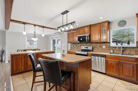 Kitchen - 2788 Highway Ff, Eureka, MO 63025 photo 6 of 7