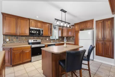 Kitchen - 2788 Highway Ff, Eureka, MO 63025 photo 3 of 7