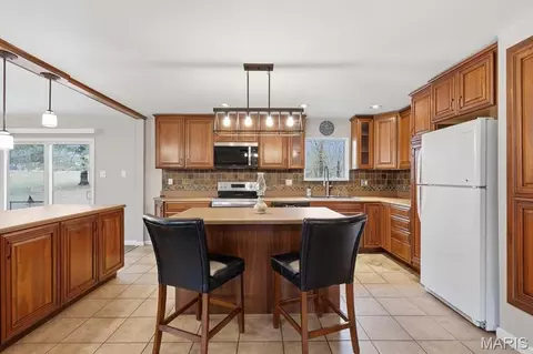 Kitchen - 2788 Highway Ff, Eureka, MO 63025 photo 5 of 7