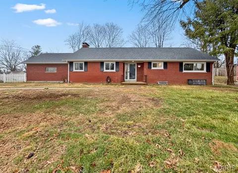 325 N Market St, Waterloo, IL 62298