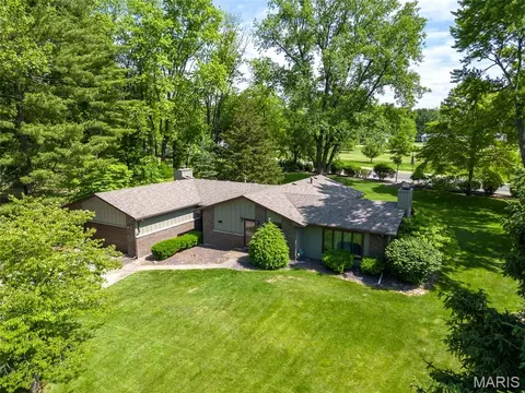 11 Glen Hollow Rd, Glen Carbon, IL 62034