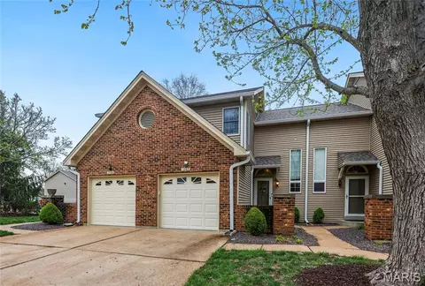 1743 Blue Oak Dr, Chesterfield, MO 63017