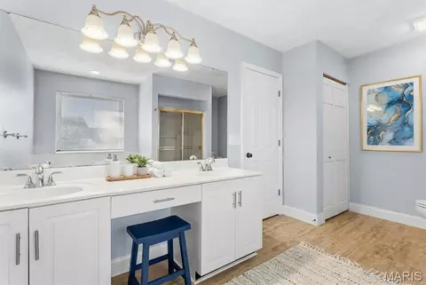 Bath - 621 E Wesley Dr, O'fallon, IL 62269 photo 2 of 3