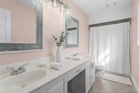 Bath - 621 E Wesley Dr, O'fallon, IL 62269 photo 3 of 3