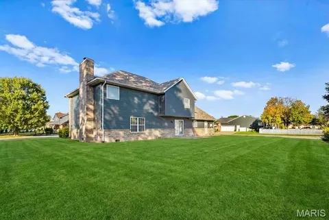 Exterior - 621 E Wesley Dr, O'fallon, IL 62269 photo 3 of 3